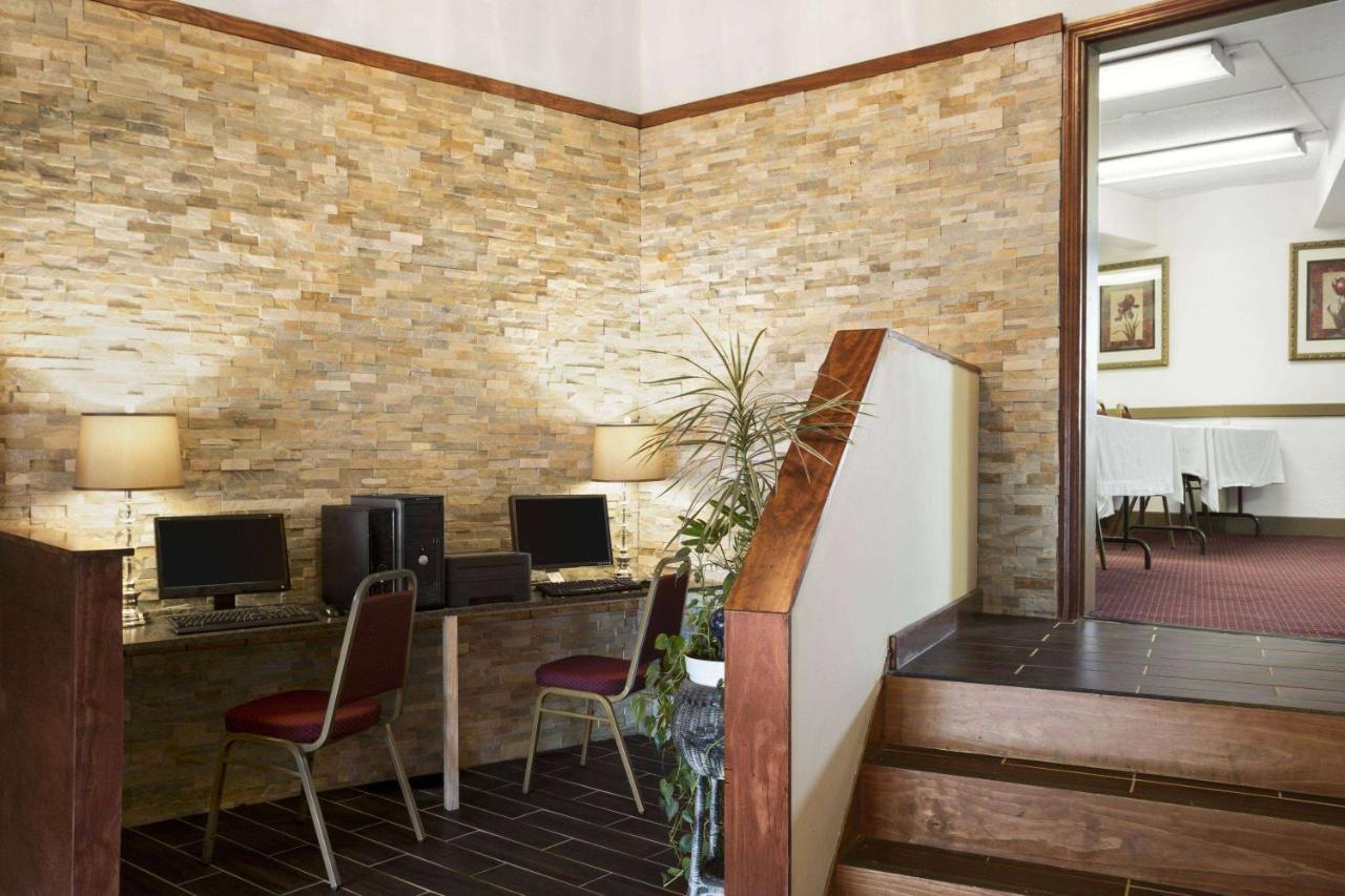 Hotel Ramadaby Wyndham Pittsburgh-New Stanton Exterior foto