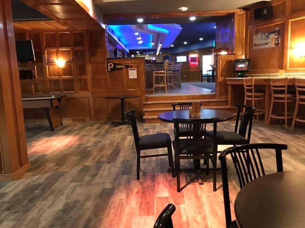 Hotel Ramadaby Wyndham Pittsburgh-New Stanton Exterior foto