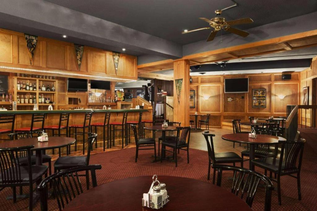 Hotel Ramadaby Wyndham Pittsburgh-New Stanton Exterior foto
