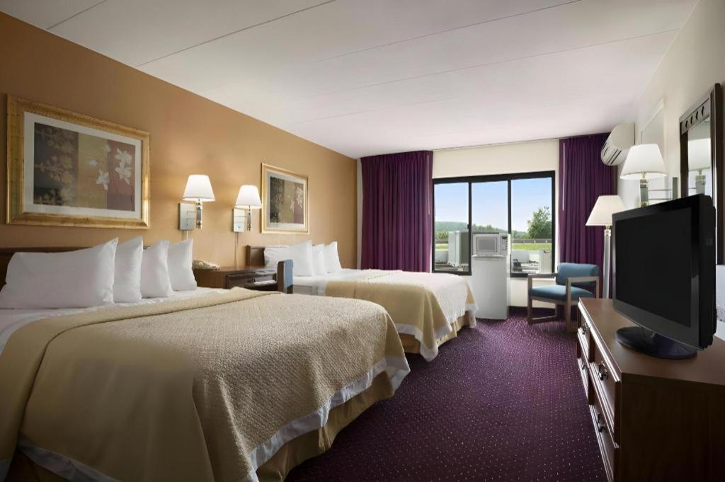 Hotel Ramadaby Wyndham Pittsburgh-New Stanton Exterior foto