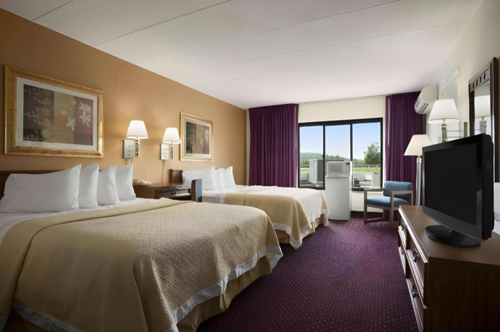 Hotel Ramadaby Wyndham Pittsburgh-New Stanton Exterior foto