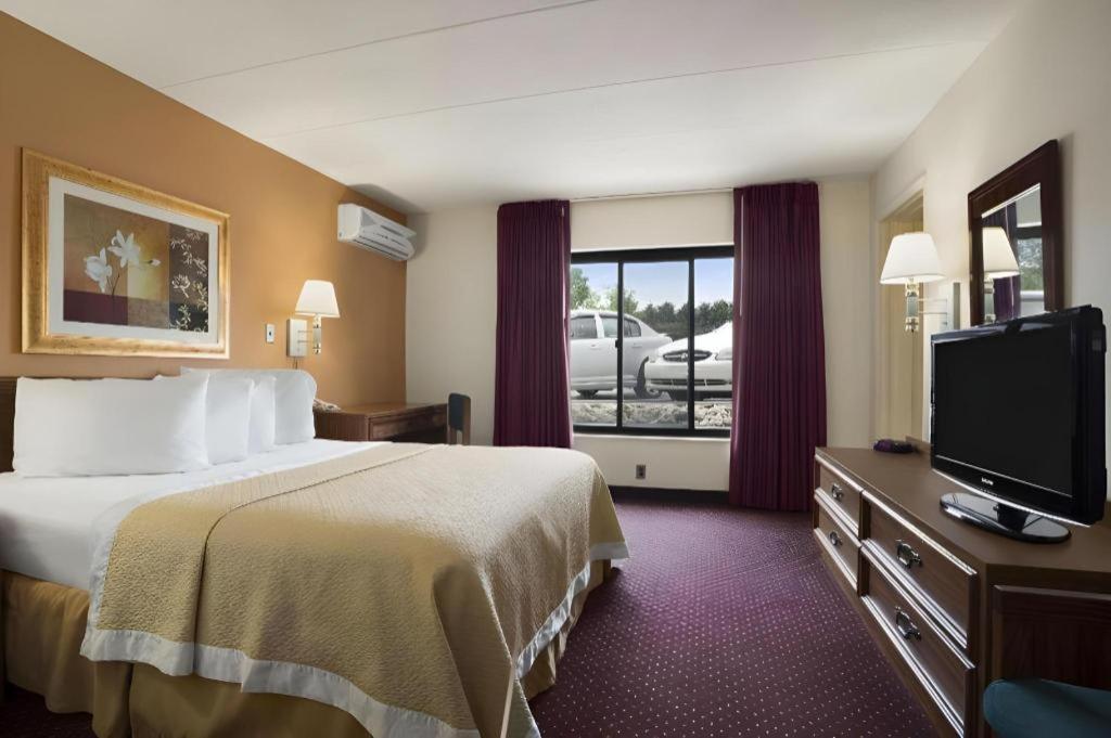 Hotel Ramadaby Wyndham Pittsburgh-New Stanton Exterior foto